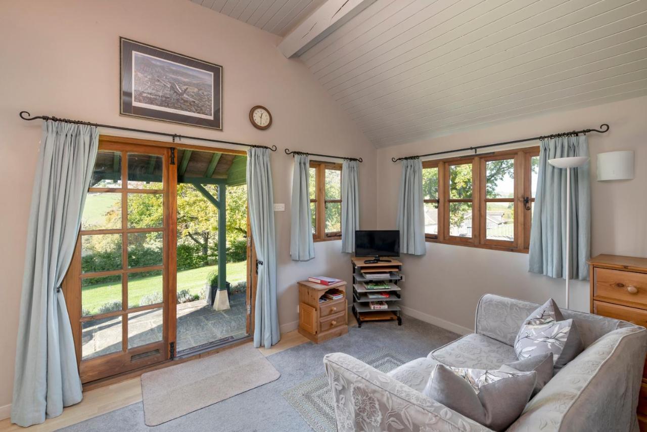 Beautiful Cottage With Stunning Views In Box 博克斯 外观 照片