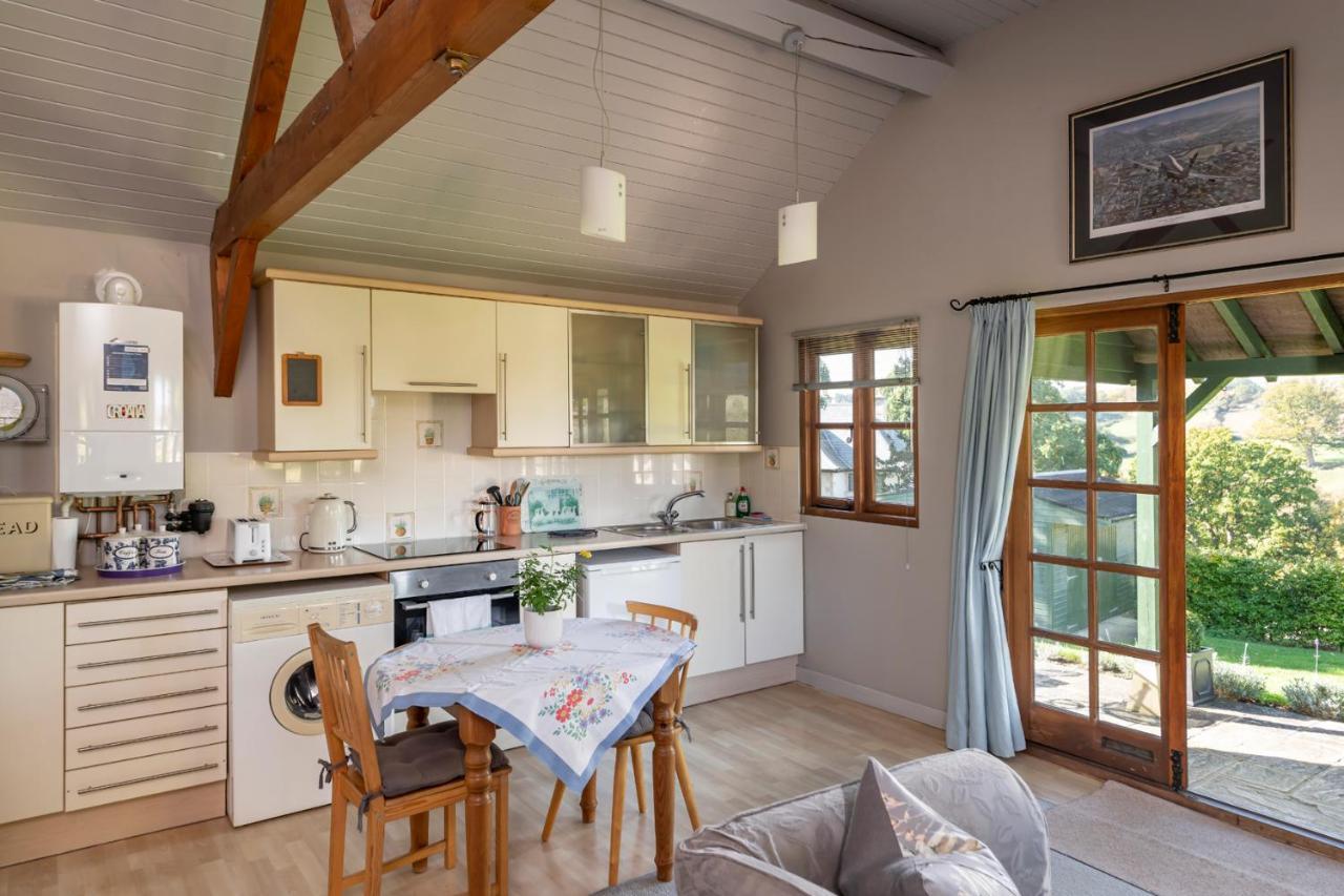 Beautiful Cottage With Stunning Views In Box 博克斯 外观 照片